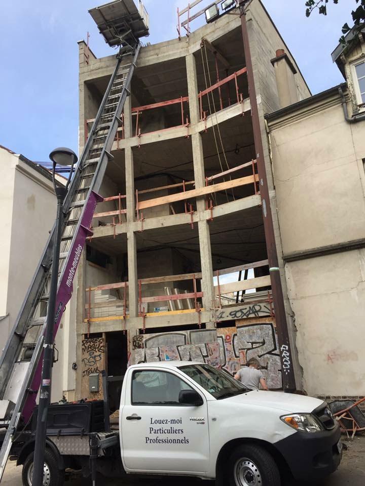 Location monte charge chantier